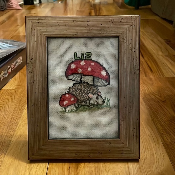 Liz! Hedgehog with Amanita Mushroom with the name LIZ handmade cross-stitch - Picture 2 of 6